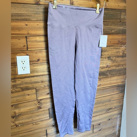 Good American Lavender ribbed compression leggings size 3/4 NWT - Picture 2 of 7